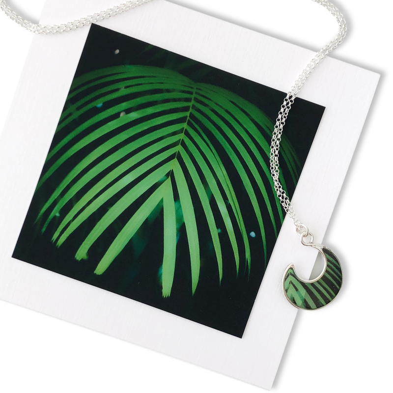 【国内入手困難】お洒落なミニウェイブネックレス（GREEN PALM LEAF）/Foterra Jewelry